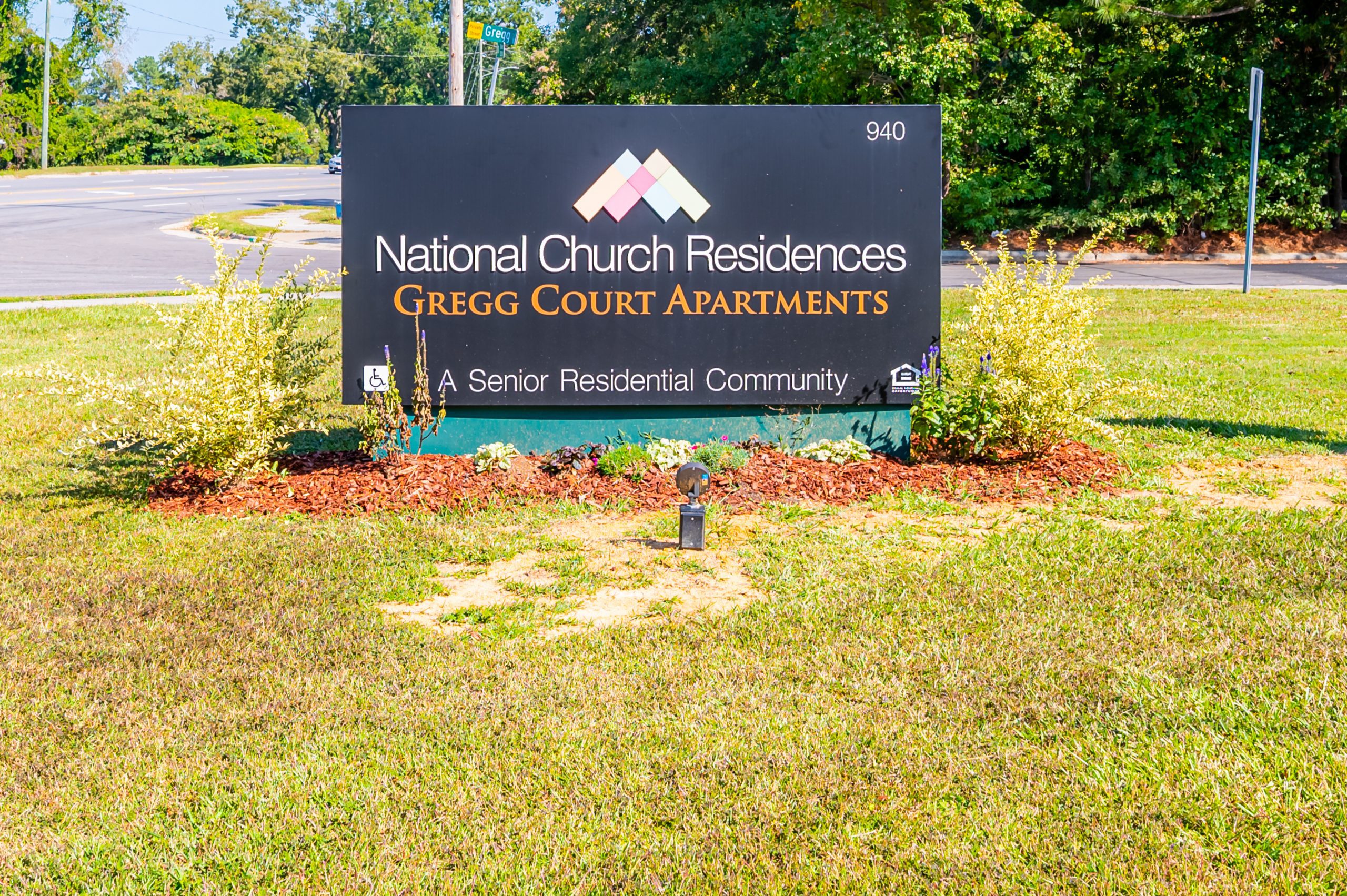 Gregg Court Apartments sign