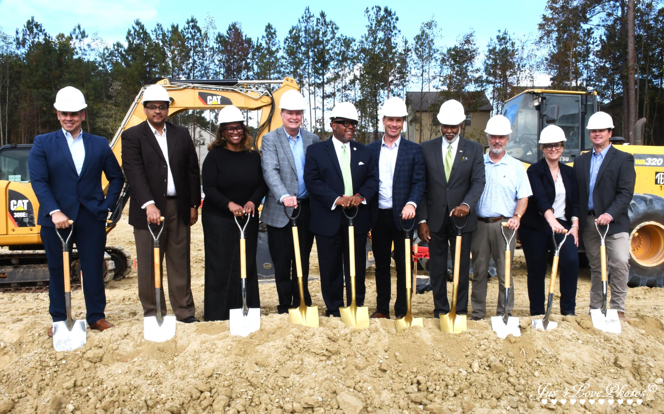 groundbreaking ceremony for Crossing Pointe